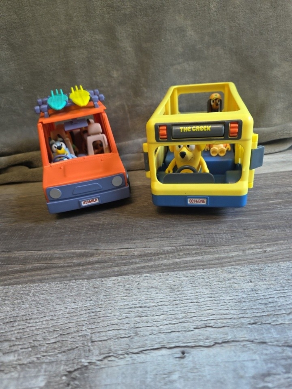 Bluey Bus And Suv With Figures